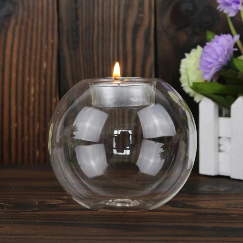 Portavelas esfera de cristal con vela encendida